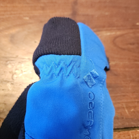 Obeymeyer fully opening little kid mittens are easy to get on "Thumbs Up Mitten" - Picture 3 of 6